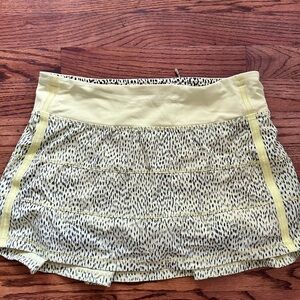 LuluLemon Yellow Spotted Pleated Tennis/Exercise Skirt/Skort - Size 6